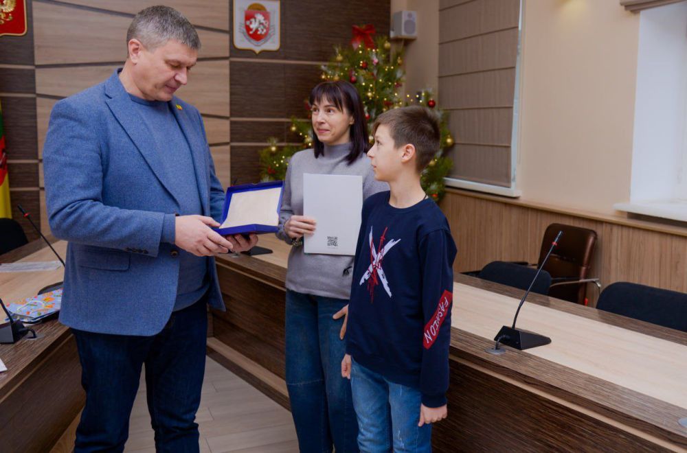 Александр Юрьев: Сегодня состоялось последнее в этом году вручение ключей от квартир и постановлений на выдачу земельных участков Александр Юрьев: Сегодня состоялось последнее в этом году вручение ключей от квартир и постановлений на выдачу земельных участков