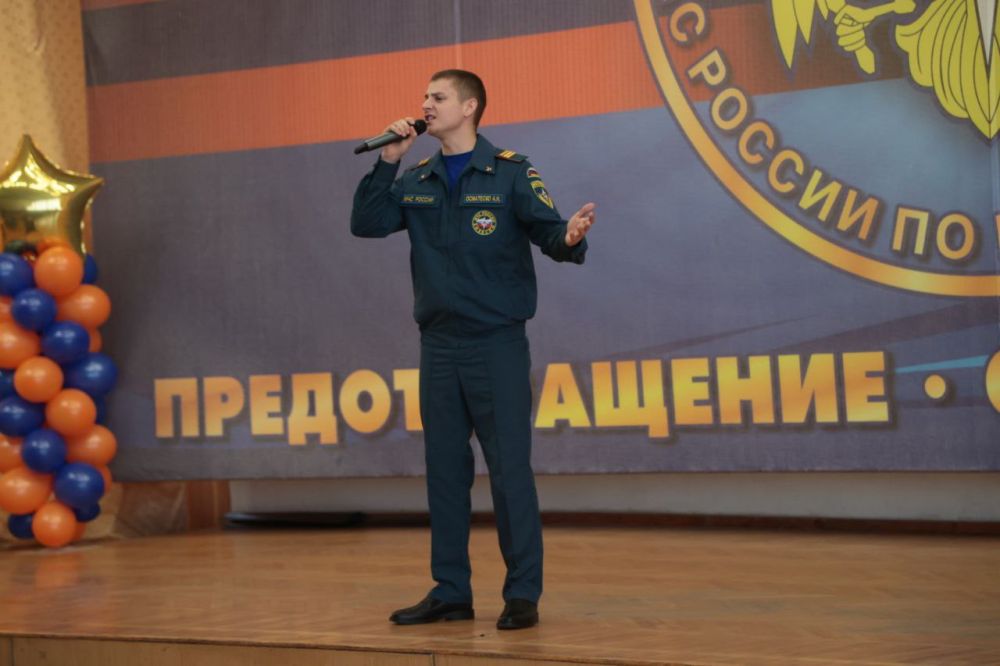 Владимир Константинов: Смелые, отважные, сильные, мужественные — всё это — о наших спасателях, которые сегодня отмечают свой профессиональный праздник Владимир Константинов: Смелые, отважные, сильные, мужественные — всё это — о наших спасателях, которые сегодня отмечают свой профессиональный праздник