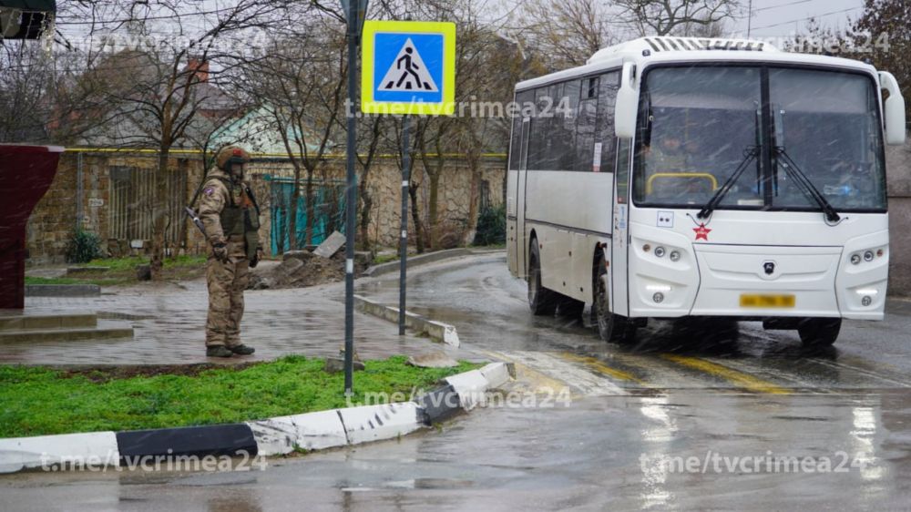 В Черноморском районе на каждой улице и перекрестке выставлены блокпосты на время учений «БАРСов» В Черноморском районе на каждой улице и перекрестке выставлены блокпосты на время учений «БАРСов»