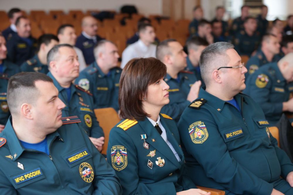 Владимир Константинов: Смелые, отважные, сильные, мужественные — всё это — о наших спасателях, которые сегодня отмечают свой профессиональный праздник Владимир Константинов: Смелые, отважные, сильные, мужественные — всё это — о наших спасателях, которые сегодня отмечают свой профессиональный праздник