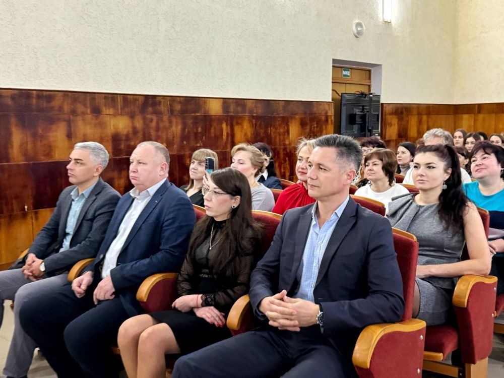Александр Дудинов: Сегодня провел последнее в этом году рабочее совещание с коллективом администрации и руководителями подведомственных учреждений Александр Дудинов: Сегодня провел последнее в этом году рабочее совещание с коллективом администрации и руководителями подведомственных учреждений