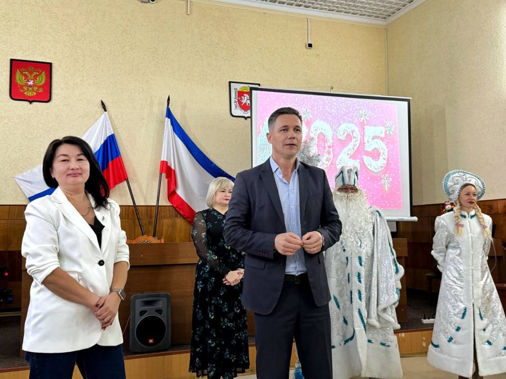 Александр Дудинов: Сегодня провел последнее в этом году рабочее совещание с коллективом администрации и руководителями подведомственных учреждений Александр Дудинов: Сегодня провел последнее в этом году рабочее совещание с коллективом администрации и руководителями подведомственных учреждений