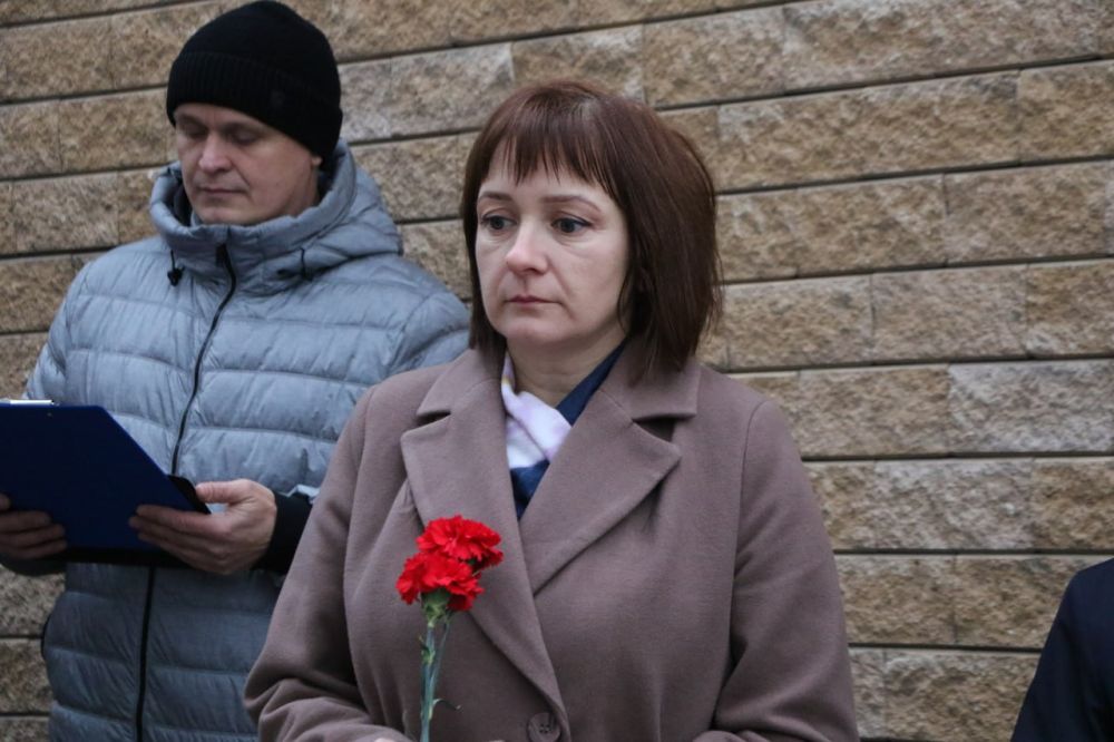 Ольга Урайкина: Сегодня состоялось торжественное открытие мемориальной доски, посвященное увековечиванию памяти талантливого всемирно известного бахчисарайского художника Вячеслава Матвеевича Келя, на котором присутствовали... Ольга Урайкина: Сегодня состоялось торжественное открытие мемориальной доски, посвященное увековечиванию памяти талантливого всемирно известного бахчисарайского художника Вячеслава Матвеевича Келя, на котором присутствовали...
