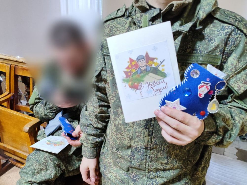 Волонтеры и активисты поздравили с наступающим новым годом наших защитников и врачей в военном госпитале Волонтеры и активисты поздравили с наступающим новым годом наших защитников и врачей в военном госпитале