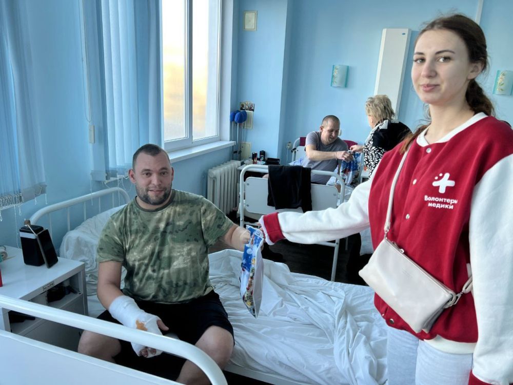 Участников СВО, проходящих лечение, поздравили с наступающим Новым годом Участников СВО, проходящих лечение, поздравили с наступающим Новым годом