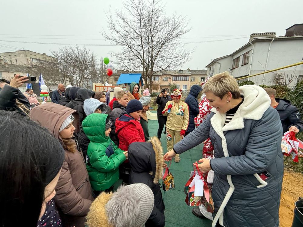 Анастасия Гридчина: Сегодня в с. Белоглинка Мирновского сельского поселения состоялась открытия новой детской площадки, ставшей поистине зимним чудом для детворы нашего села Анастасия Гридчина: Сегодня в с. Белоглинка Мирновского сельского поселения состоялась открытия новой детской площадки, ставшей поистине зимним чудом для детворы нашего села