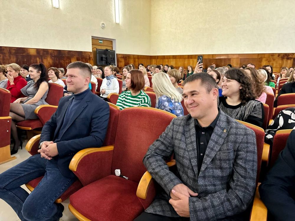 Александр Дудинов: Сегодня провел последнее в этом году рабочее совещание с коллективом администрации и руководителями подведомственных учреждений Александр Дудинов: Сегодня провел последнее в этом году рабочее совещание с коллективом администрации и руководителями подведомственных учреждений