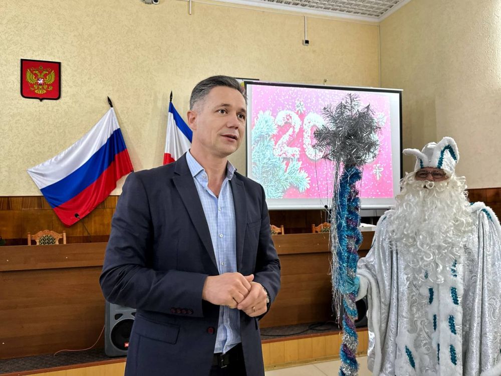 Александр Дудинов: Сегодня провел последнее в этом году рабочее совещание с коллективом администрации и руководителями подведомственных учреждений Александр Дудинов: Сегодня провел последнее в этом году рабочее совещание с коллективом администрации и руководителями подведомственных учреждений