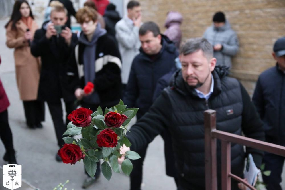 Дмитрий Скобликов: Принял участие в открытии мемориальной доски бахчисарайскому художнику, Почётному гражданину города - Вячеславу Келю Дмитрий Скобликов: Принял участие в открытии мемориальной доски бахчисарайскому художнику, Почётному гражданину города - Вячеславу Келю