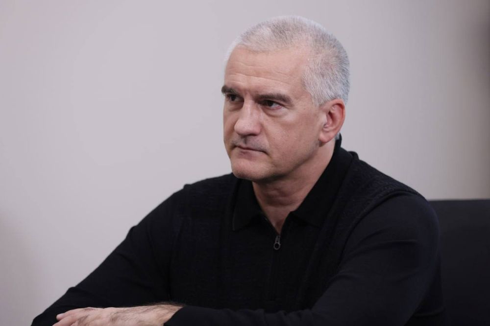 Дмитрий Чернышенко провел рабочую встречу с главой Республики Крым Сергеем Аксеновым Дмитрий Чернышенко провел рабочую встречу с главой Республики Крым Сергеем Аксеновым