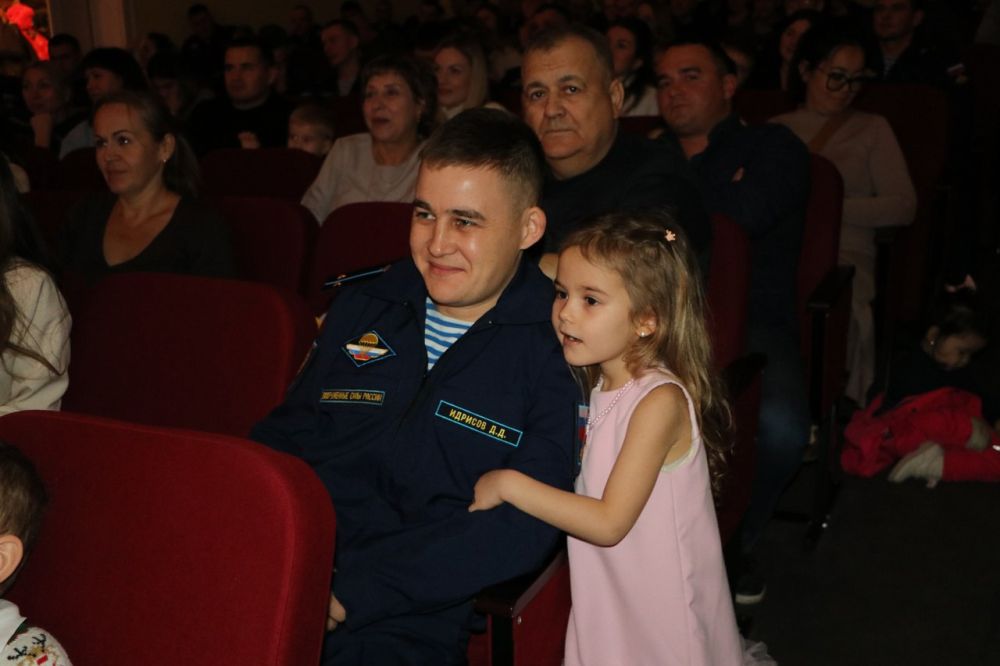 Игорь Ткаченко: Поздравил военнослужащих 56-го гвардейского десантно-штурмового полка орденов Кутузова и Отечественной войны 1 степени и их семьи с наступающими праздниками Нового года и Рождества Христова Игорь Ткаченко: Поздравил военнослужащих 56-го гвардейского десантно-штурмового полка орденов Кутузова и Отечественной войны 1 степени и их семьи с наступающими праздниками Нового года и Рождества Христова