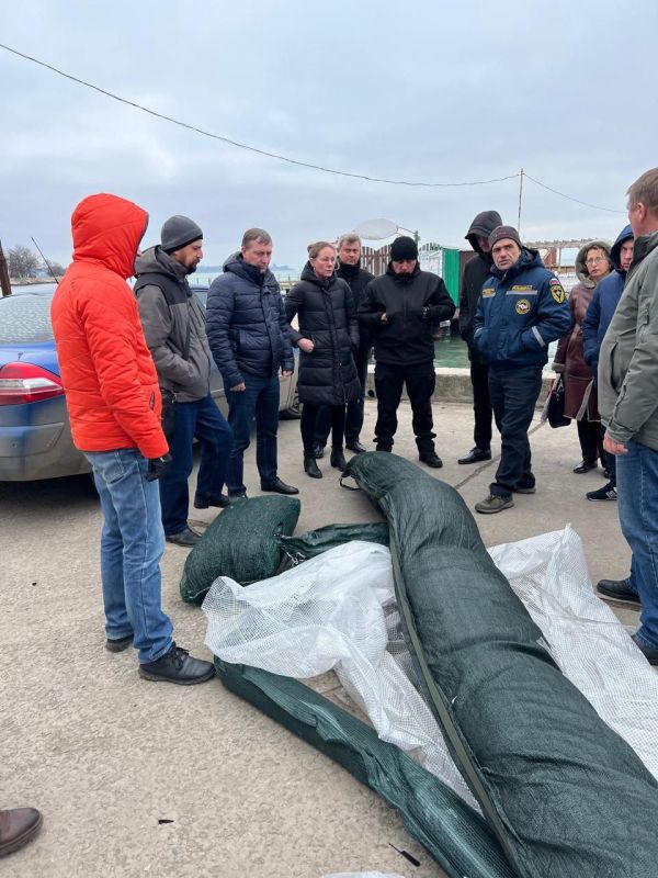 Алексей Ерёменко: В Керченском проливе продолжаются работы по ликвидации последствий разлива нефтепродуктов Алексей Ерёменко: В Керченском проливе продолжаются работы по ликвидации последствий разлива нефтепродуктов