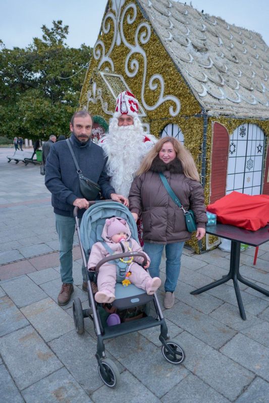 Янина Павленко: Крымская резиденция Деда Мороза открыта на набережной Ялты! Янина Павленко: Крымская резиденция Деда Мороза открыта на набережной Ялты!