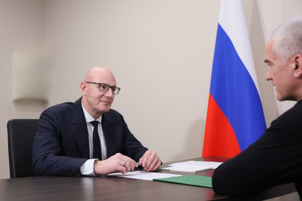 Дмитрий Чернышенко провел рабочую встречу с главой Республики Крым Сергеем Аксеновым Дмитрий Чернышенко провел рабочую встречу с главой Республики Крым Сергеем Аксеновым