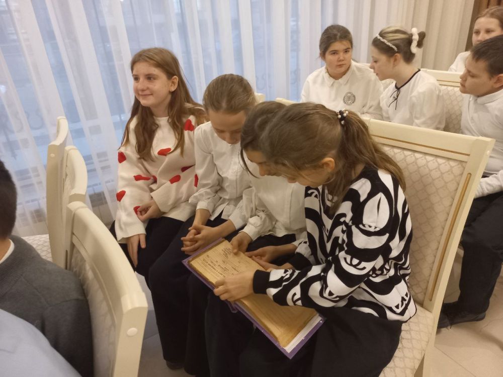 В последние дни уходящего года Джанкойский районный отдел ЗАГС проводил День открытых дверей для учащихся 5-х классов лицея «Многоуровневый образовательный комплекс №2» г. Джанкоя В последние дни уходящего года Джанкойский районный отдел ЗАГС проводил День открытых дверей для учащихся 5-х классов лицея «Многоуровневый образовательный комплекс №2» г. Джанкоя
