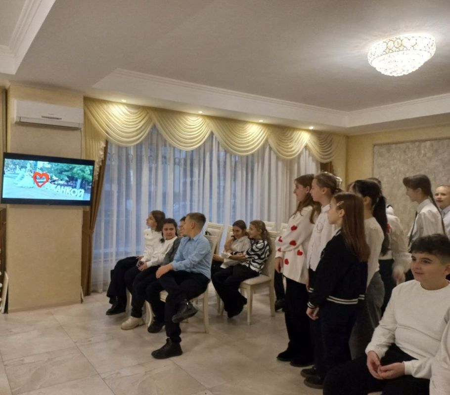 В последние дни уходящего года Джанкойский районный отдел ЗАГС проводил День открытых дверей для учащихся 5-х классов лицея «Многоуровневый образовательный комплекс №2» г. Джанкоя В последние дни уходящего года Джанкойский районный отдел ЗАГС проводил День открытых дверей для учащихся 5-х классов лицея «Многоуровневый образовательный комплекс №2» г. Джанкоя