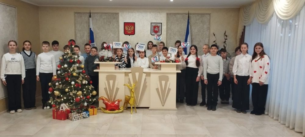 В последние дни уходящего года Джанкойский районный отдел ЗАГС проводил День открытых дверей для учащихся 5-х классов лицея «Многоуровневый образовательный комплекс №2» г. Джанкоя В последние дни уходящего года Джанкойский районный отдел ЗАГС проводил День открытых дверей для учащихся 5-х классов лицея «Многоуровневый образовательный комплекс №2» г. Джанкоя