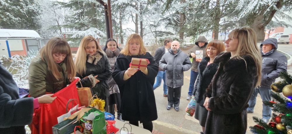Коллектив, который способен дружно и эффективно отдыхать, в трудовой деятельности показывает отличные результаты! Коллектив, который способен дружно и эффективно отдыхать, в трудовой деятельности показывает отличные результаты!