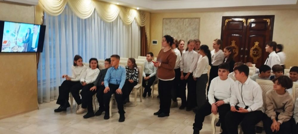В последние дни уходящего года Джанкойский районный отдел ЗАГС проводил День открытых дверей для учащихся 5-х классов лицея «Многоуровневый образовательный комплекс №2» г. Джанкоя В последние дни уходящего года Джанкойский районный отдел ЗАГС проводил День открытых дверей для учащихся 5-х классов лицея «Многоуровневый образовательный комплекс №2» г. Джанкоя