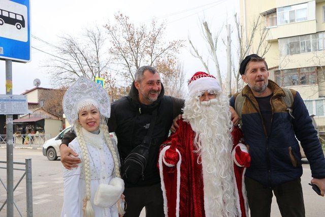 Игорь Ткаченко: Сегодня Дед Мороз со Снегурочкой стали пассажирами одного из автобусов маршрута № 4 и маршрута № 2 Игорь Ткаченко: Сегодня Дед Мороз со Снегурочкой стали пассажирами одного из автобусов маршрута № 4 и маршрута № 2