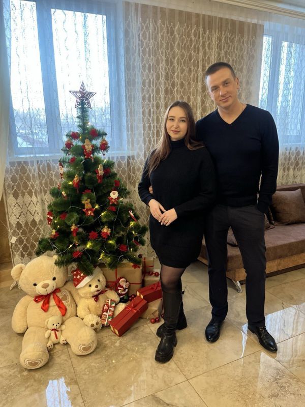 Керченский городской отдел ЗАГС провёл торжественное вручение свидетельства о рождении в канун Нового года Керченский городской отдел ЗАГС провёл торжественное вручение свидетельства о рождении в канун Нового года