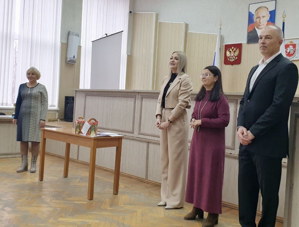 В завершении 2024 года, объявленного Указом Президента Российской Федерации Владимира Путина Годом семьи, среди общеобразовательных учреждений Симферопольского района Республики Крым был проведен Конкурс рисунков и эссе... В завершении 2024 года, объявленного Указом Президента Российской Федерации Владимира Путина Годом семьи, среди общеобразовательных учреждений Симферопольского района Республики Крым был проведен Конкурс рисунков и эссе...