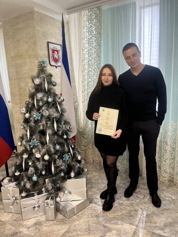 Керченский городской отдел ЗАГС провёл торжественное вручение свидетельства о рождении в канун Нового года Керченский городской отдел ЗАГС провёл торжественное вручение свидетельства о рождении в канун Нового года