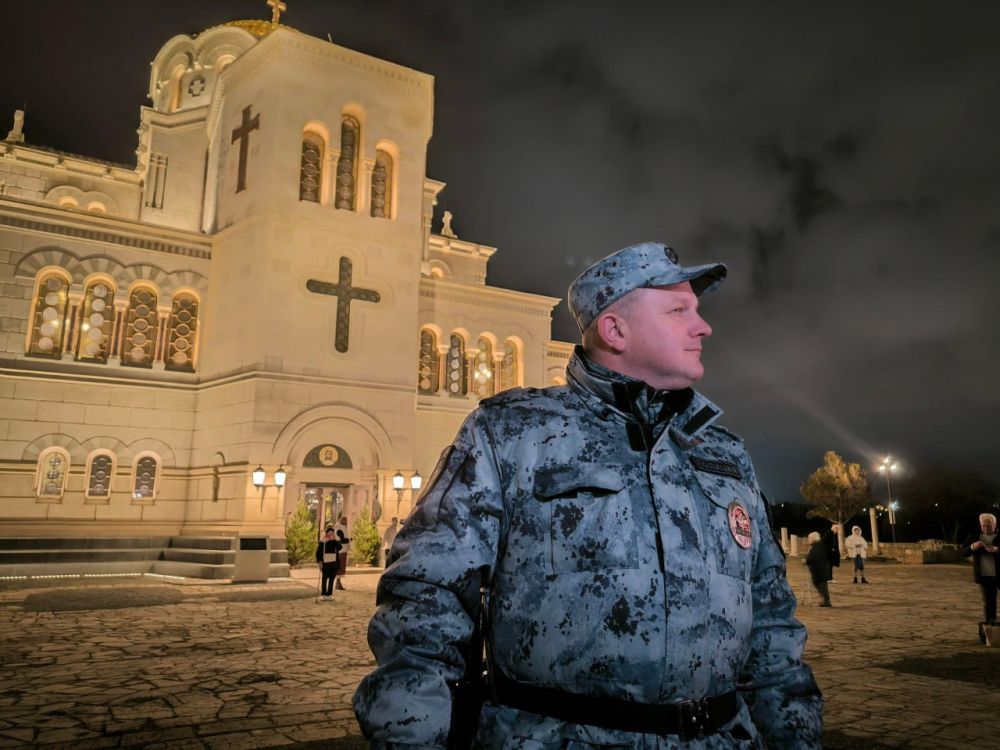 Севастопольские полицейские обеспечили общественный порядок в Новогоднюю ночь Севастопольские полицейские обеспечили общественный порядок в Новогоднюю ночь