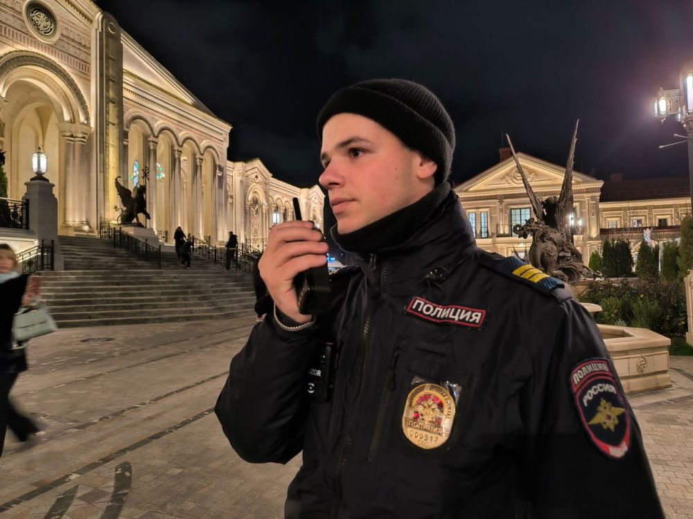 Севастопольские полицейские обеспечили общественный порядок в Новогоднюю ночь Севастопольские полицейские обеспечили общественный порядок в Новогоднюю ночь