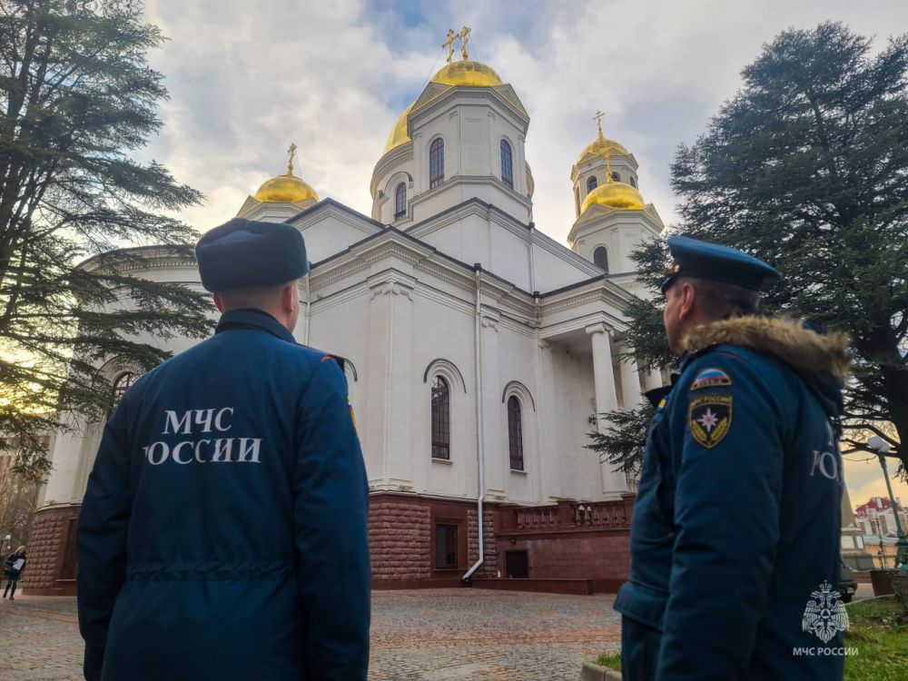 Сотрудники МЧС России обеспечат безопасность Рождественской ночи Сотрудники МЧС России обеспечат безопасность Рождественской ночи