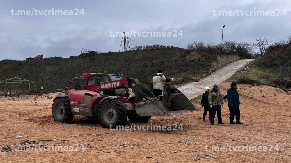В Ленинском районе Крыма обнаружили новые пятна мазута В Ленинском районе Крыма обнаружили новые пятна мазута