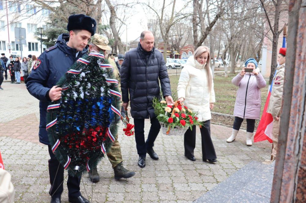 Владислав Хаджиев: 83 года прошло со дня высадки Евпаторийского десанта – тактического морского десанта Красной армии, высаженного 5 января 1942 г. на берег моря между Евпаторией и городом Саки с целью отвлечения вражеских... Владислав Хаджиев: 83 года прошло со дня высадки Евпаторийского десанта – тактического морского десанта Красной армии, высаженного 5 января 1942 г. на берег моря между Евпаторией и городом Саки с целью отвлечения вражеских...