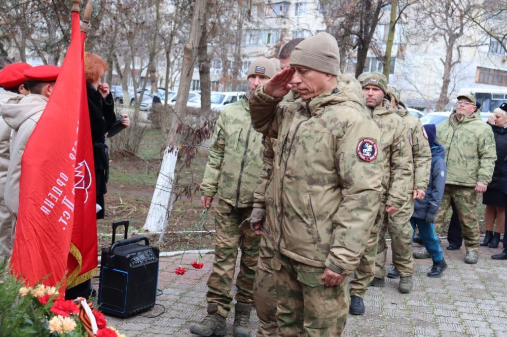 Владислав Хаджиев: 83 года прошло со дня высадки Евпаторийского десанта – тактического морского десанта Красной армии, высаженного 5 января 1942 г. на берег моря между Евпаторией и городом Саки с целью отвлечения вражеских... Владислав Хаджиев: 83 года прошло со дня высадки Евпаторийского десанта – тактического морского десанта Красной армии, высаженного 5 января 1942 г. на берег моря между Евпаторией и городом Саки с целью отвлечения вражеских...