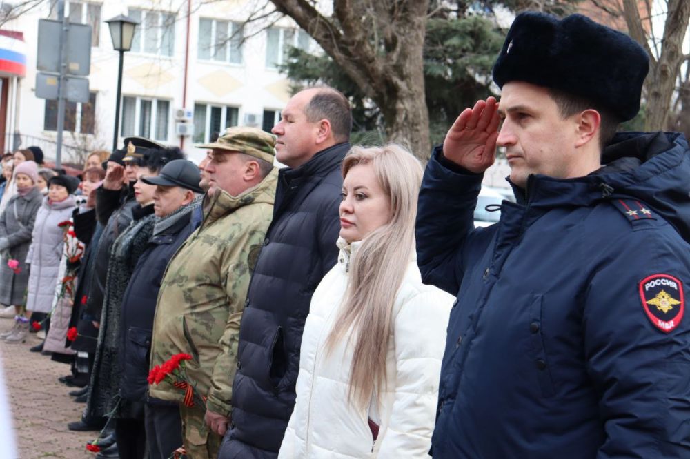 Владислав Хаджиев: 83 года прошло со дня высадки Евпаторийского десанта – тактического морского десанта Красной армии, высаженного 5 января 1942 г. на берег моря между Евпаторией и городом Саки с целью отвлечения вражеских... Владислав Хаджиев: 83 года прошло со дня высадки Евпаторийского десанта – тактического морского десанта Красной армии, высаженного 5 января 1942 г. на берег моря между Евпаторией и городом Саки с целью отвлечения вражеских...