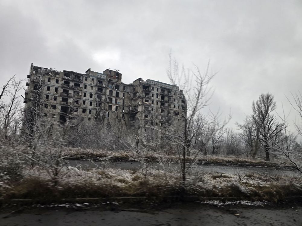 Около семи тонн гуманитарной помощи доставили из Крыма на Донбасс в район Курахово Около семи тонн гуманитарной помощи доставили из Крыма на Донбасс в район Курахово