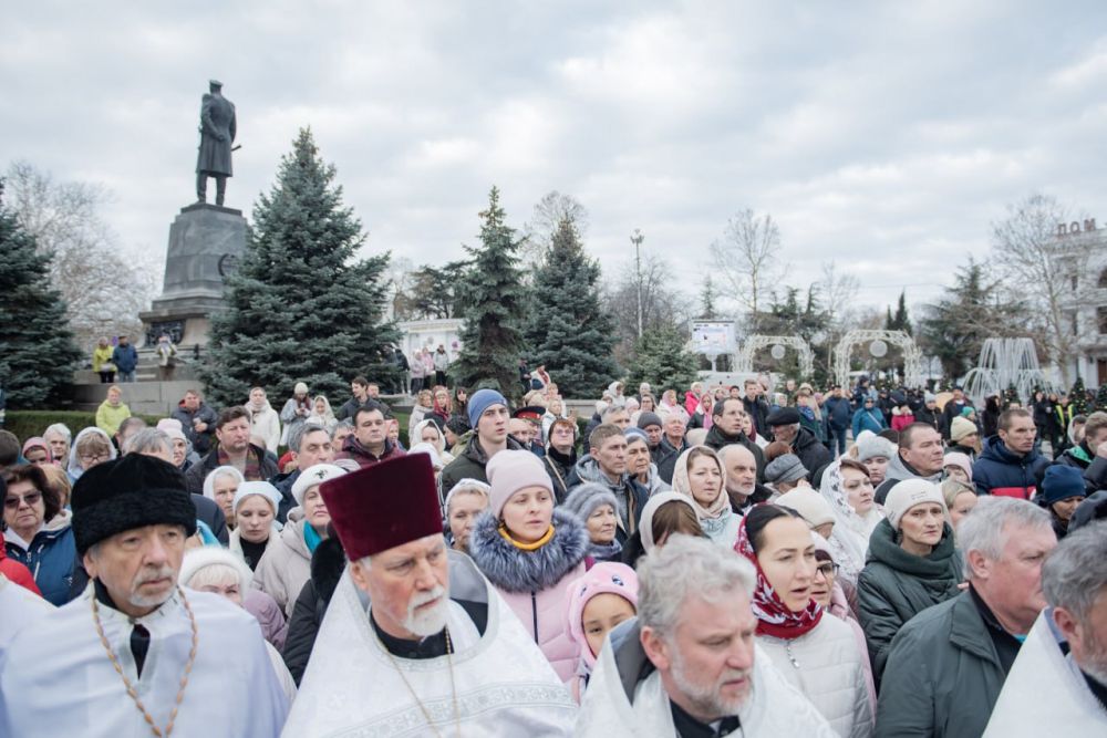 Екатерина Алтабаева: Днём вместе с сотнями верующих приняла участие в общегородском Рождественском крестном ходе Екатерина Алтабаева: Днём вместе с сотнями верующих приняла участие в общегородском Рождественском крестном ходе
