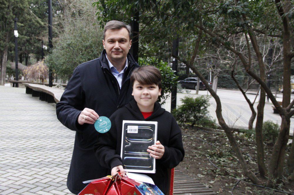 Константин Шимановский: На Рождество сбываются самые заветные желания! Исполнил мечты ялтинских детей, ставших участниками акции «Ёлка желаний» Константин Шимановский: На Рождество сбываются самые заветные желания! Исполнил мечты ялтинских детей, ставших участниками акции «Ёлка желаний»