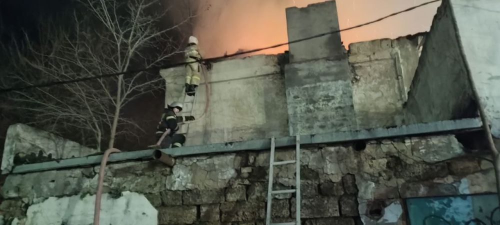 Крымские огнеборцы ликвидировали пожар в Джанкойском районе Крымские огнеборцы ликвидировали пожар в Джанкойском районе