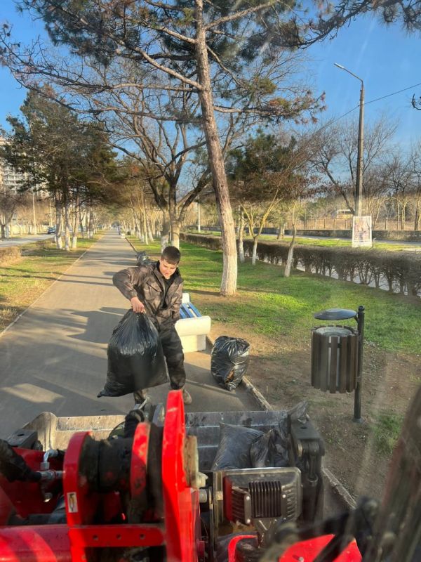 В начале года коммунальщики продолжают свою важную работу по поддержанию чистоты и порядка в нашем любимом городе В начале года коммунальщики продолжают свою важную работу по поддержанию чистоты и порядка в нашем любимом городе