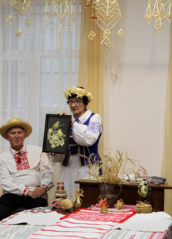 В Алуштинском историко-краеведческом музее прошёл мастер-класс «Рождественская открытка» В Алуштинском историко-краеведческом музее прошёл мастер-класс «Рождественская открытка»