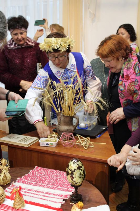В Алуштинском историко-краеведческом музее прошёл мастер-класс «Рождественская открытка» В Алуштинском историко-краеведческом музее прошёл мастер-класс «Рождественская открытка»