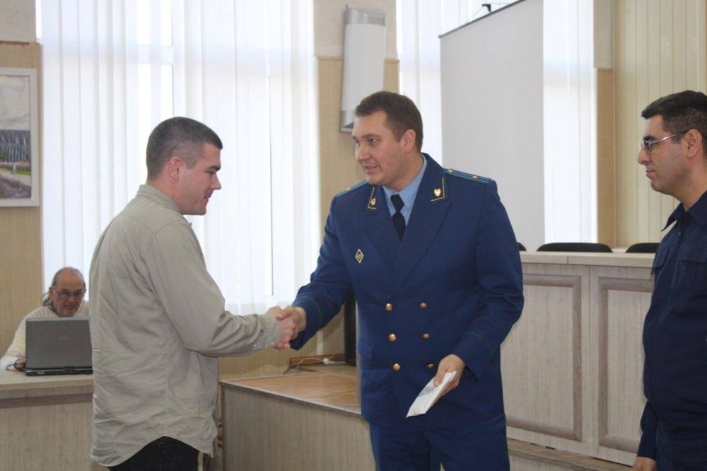 Прокуратура в Симферопольском районе помогла детям-сиротам получить жилье Прокуратура в Симферопольском районе помогла детям-сиротам получить жилье