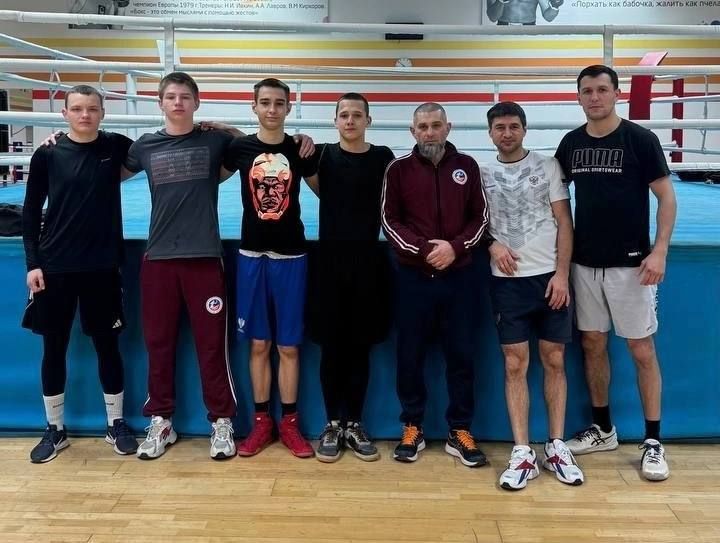 Спортсмены, вперед. Многие спортсмены начали тренировочный процесс сразу после Нового года — 2 января, а сегодня уже все вернулись в свои родные спортивные школы к тренерам Спортсмены, вперед. Многие спортсмены начали тренировочный процесс сразу после Нового года — 2 января, а сегодня уже все вернулись в свои родные спортивные школы к тренерам