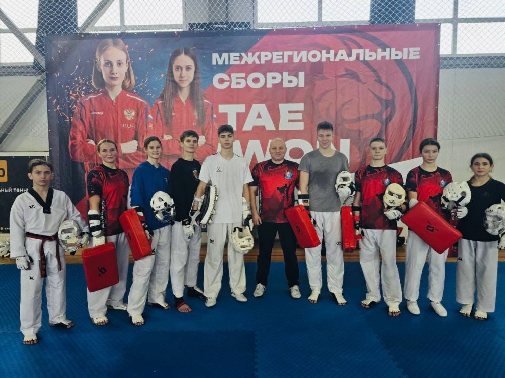 Спортсмены, вперед. Многие спортсмены начали тренировочный процесс сразу после Нового года — 2 января, а сегодня уже все вернулись в свои родные спортивные школы к тренерам Спортсмены, вперед. Многие спортсмены начали тренировочный процесс сразу после Нового года — 2 января, а сегодня уже все вернулись в свои родные спортивные школы к тренерам