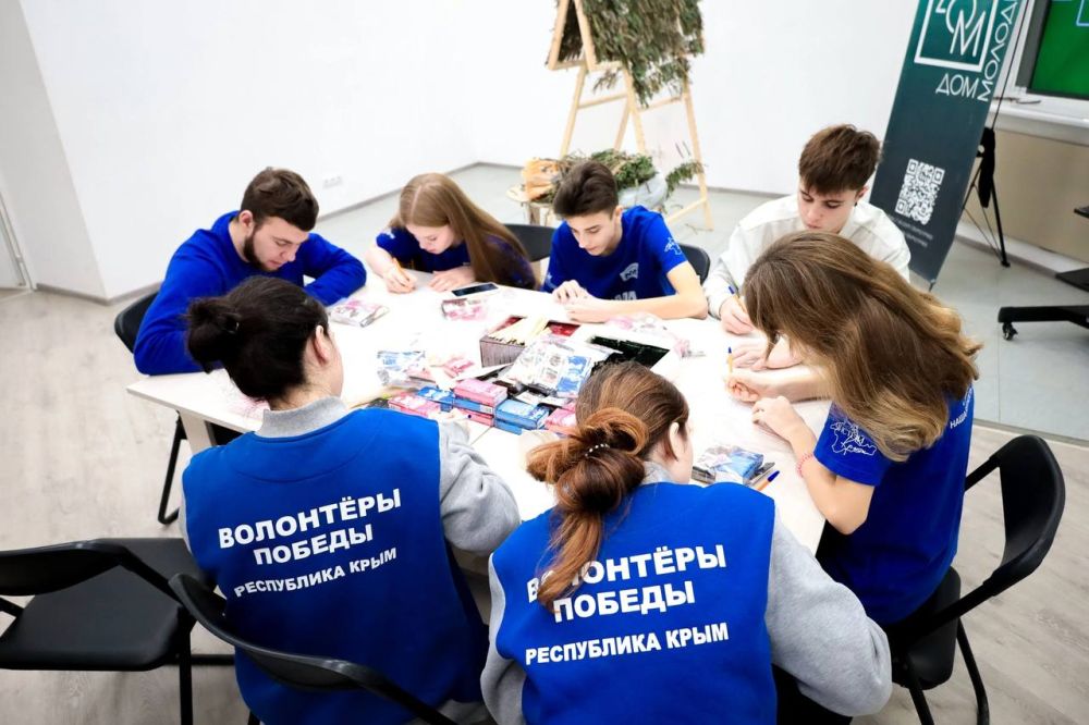 Молодёжь Евпатории помогает фронту Молодёжь Евпатории помогает фронту