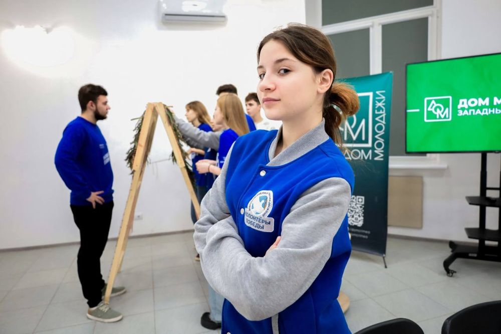 Молодёжь Евпатории помогает фронту Молодёжь Евпатории помогает фронту
