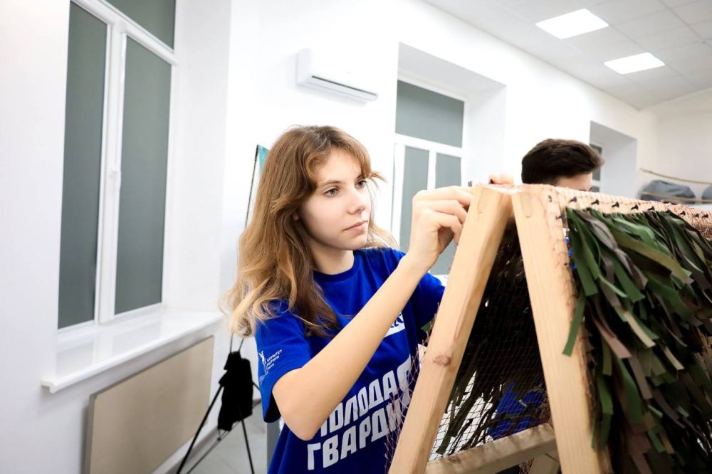 Молодёжь Евпатории помогает фронту Молодёжь Евпатории помогает фронту