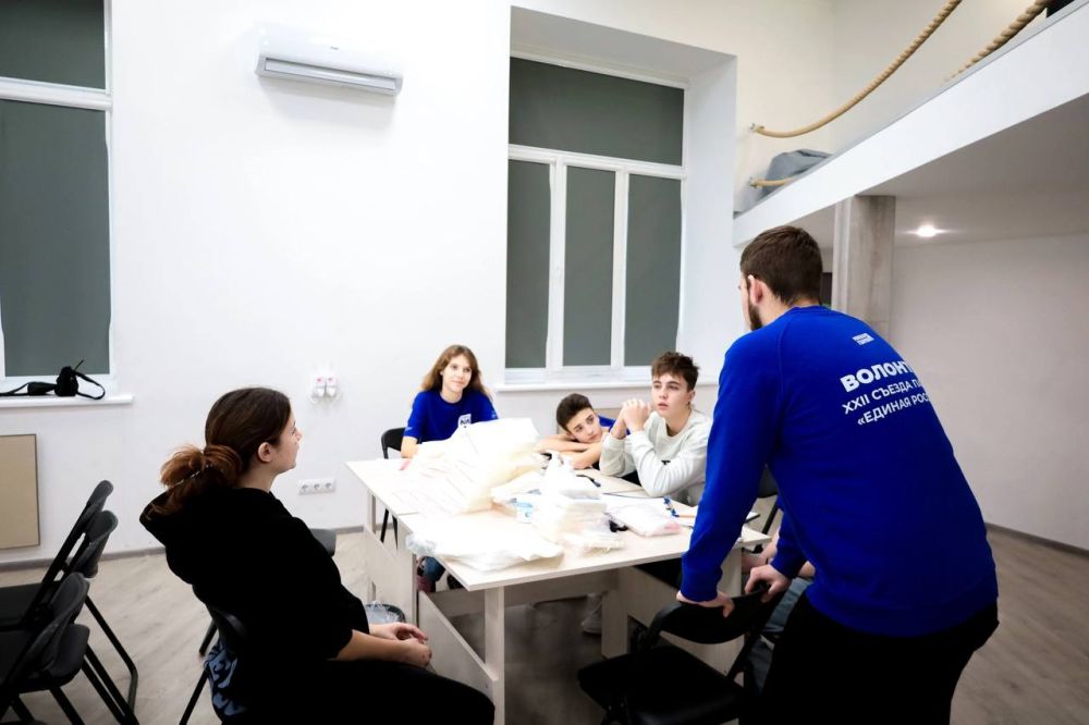 Молодёжь Евпатории помогает фронту Молодёжь Евпатории помогает фронту