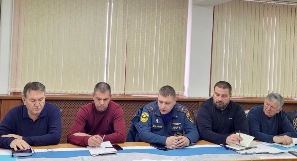 Галина Огнёва: Провели заседание оперативного Штаба по предотвращению распространения нефтепродуктов по водной глади Чёрного моря вдоль побережья Алуштинского муниципалитета Галина Огнёва: Провели заседание оперативного Штаба по предотвращению распространения нефтепродуктов по водной глади Чёрного моря вдоль побережья Алуштинского муниципалитета