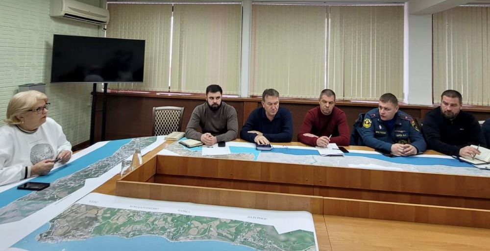 Галина Огнёва: Провели заседание оперативного Штаба по предотвращению распространения нефтепродуктов по водной глади Чёрного моря вдоль побережья Алуштинского муниципалитета Галина Огнёва: Провели заседание оперативного Штаба по предотвращению распространения нефтепродуктов по водной глади Чёрного моря вдоль побережья Алуштинского муниципалитета